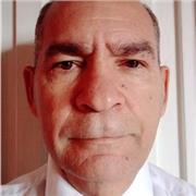 El profesor de Lengua Castellana y Literatura, imparte asesoría a Niños, Jóvenes y adultos sobre gramática, historia y análisis de la literatura nacional y universal, técnicas de lectura,redacción, oratoria, entre otros. Además asesora en la elaboración d